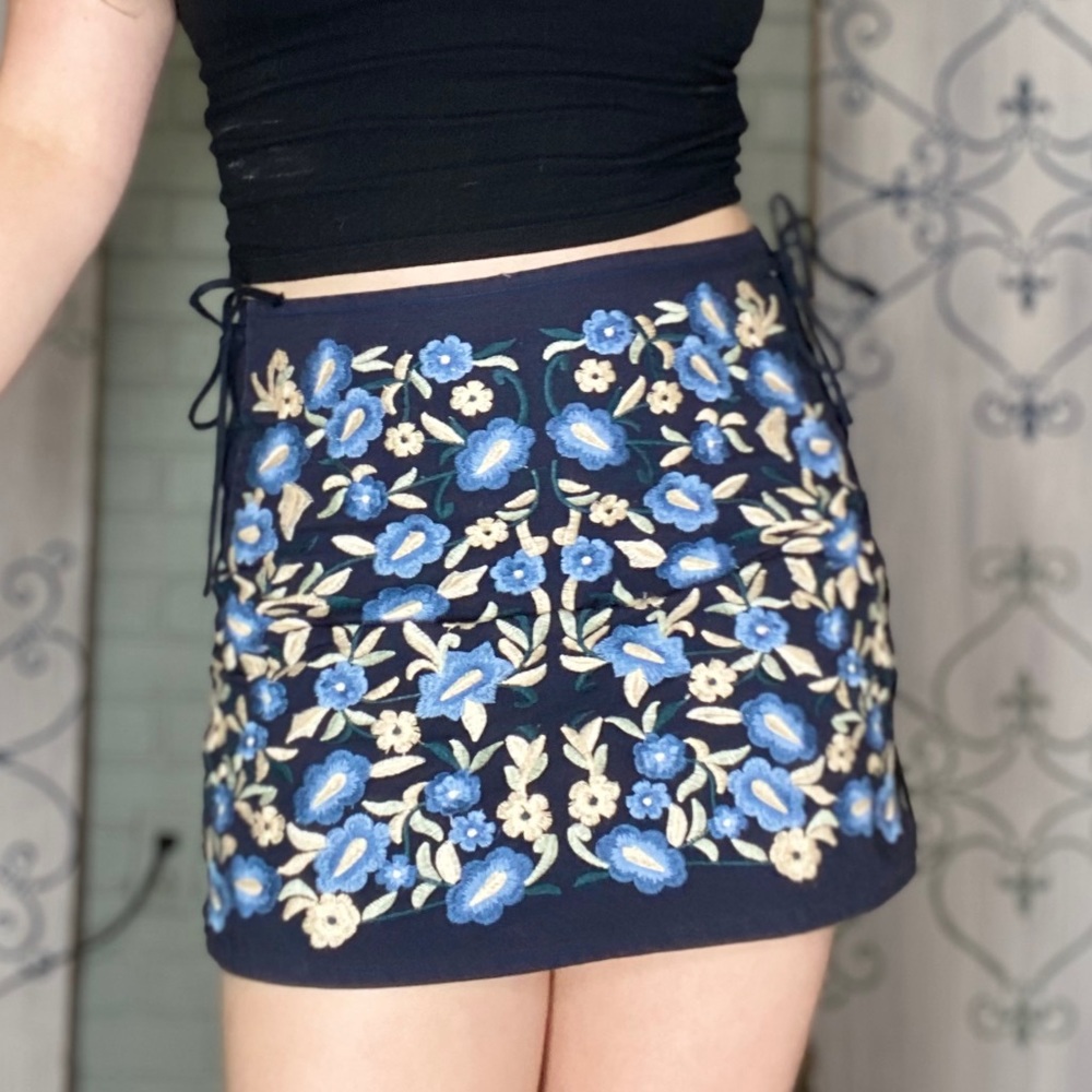 Embroidered Blue Floral Mini Skirt with Lace Up Detail by Jella. C Size Medium